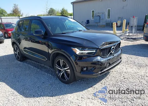 2021 Volvo Xc40 T5 R-Design z USA, uszkodzony, nr VIN YV4162UM3M2576085